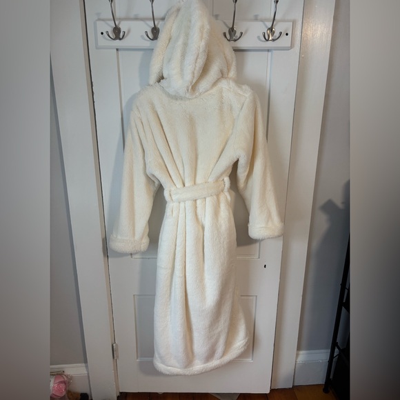 Pottery Barn Cream Plush Robe - Picture 2 of 3